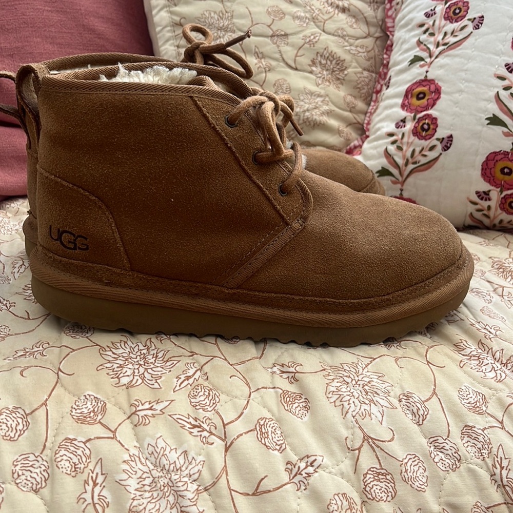 Ugg boots kids size 6 (women’s 8)